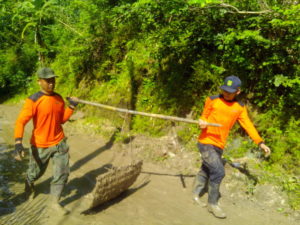 Bantuan KOKAM Gunungkidul di Bukit Trosari